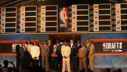 18年前的今天：奥登力压KD成为状元 易建联第6顺位 孙悦第40顺位