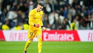 西甲-每体；科莫有意引进门将佩尼亚，巴萨需先注册什琴斯尼再放人