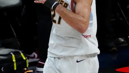 冠军后卫😉穆雷发推：大家最喜欢的季后赛比赛是？